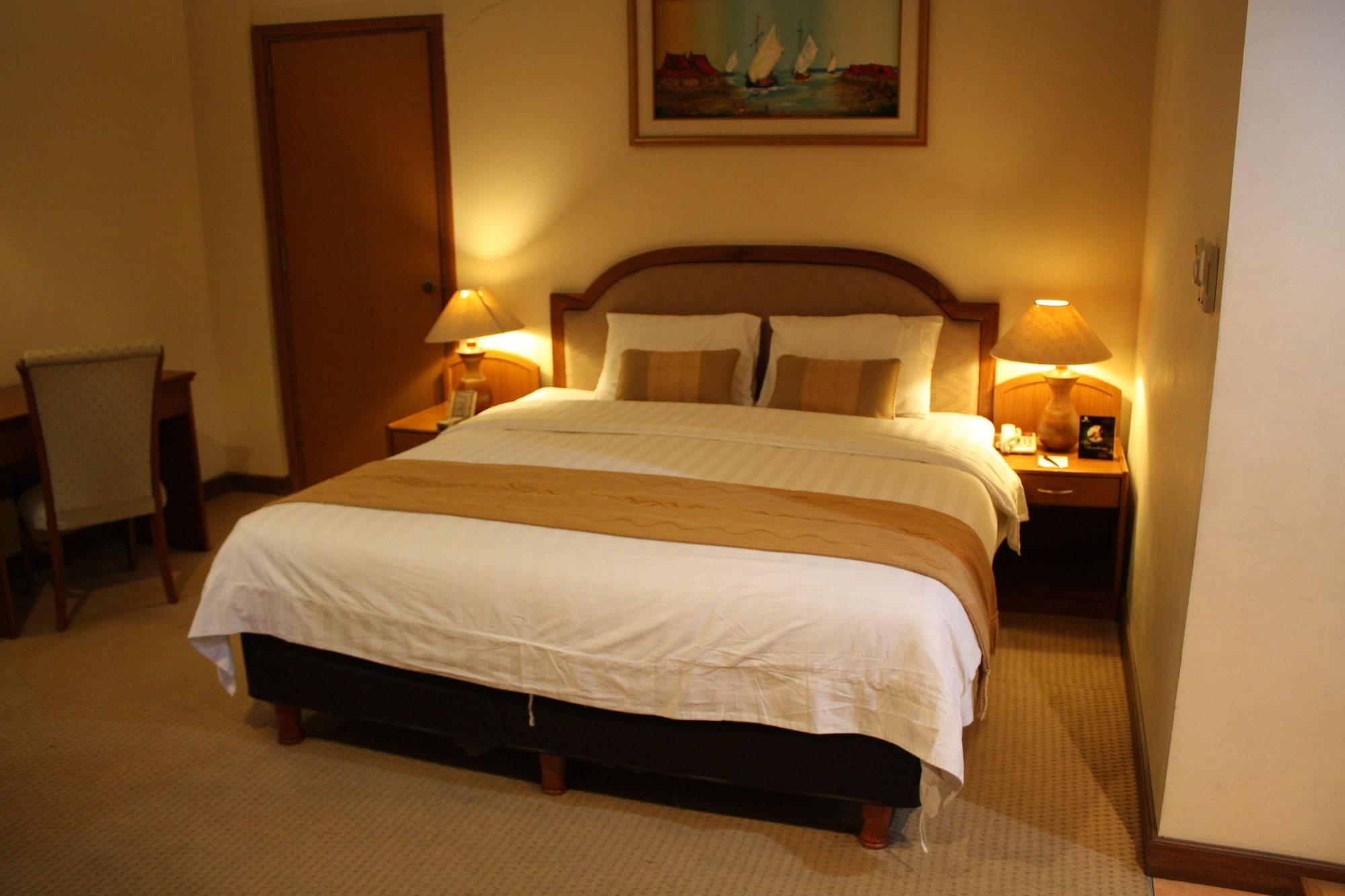 Grand Pasundan Convention Hotel Bandung Exterior photo