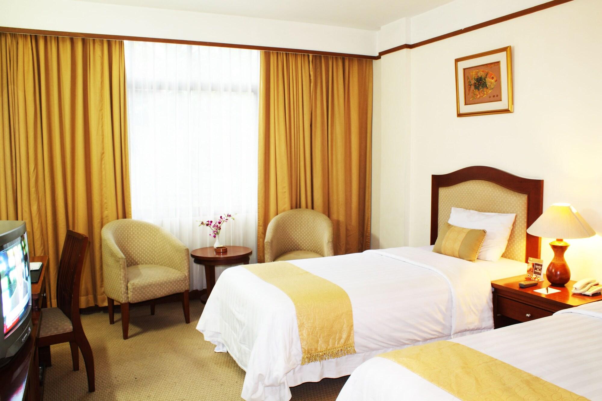 Grand Pasundan Convention Hotel Bandung Exterior photo