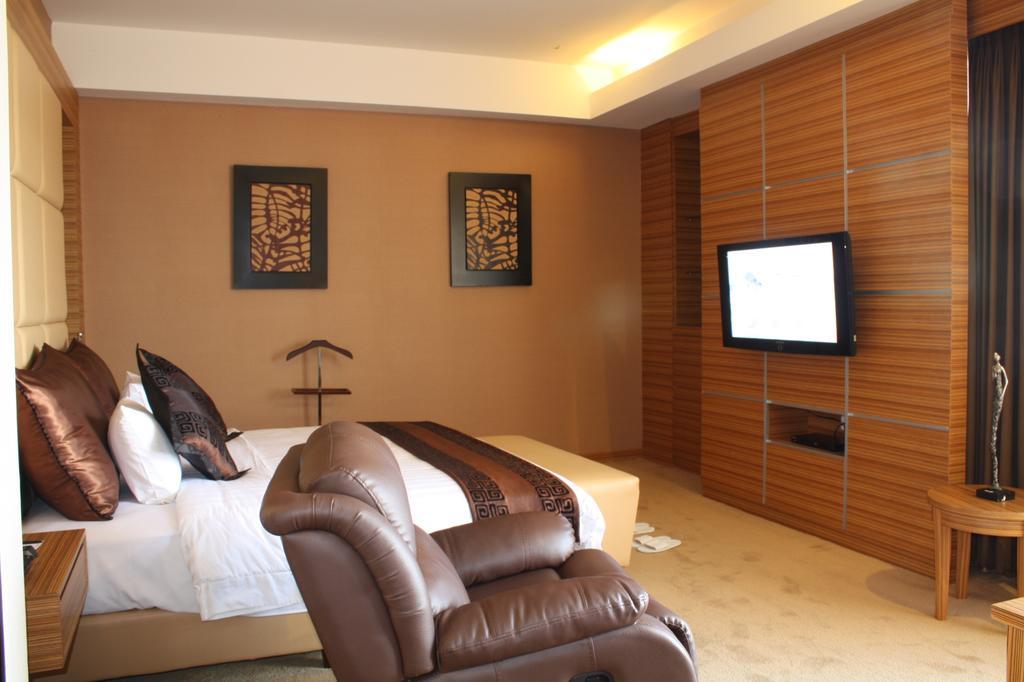 Grand Pasundan Convention Hotel Bandung Exterior photo